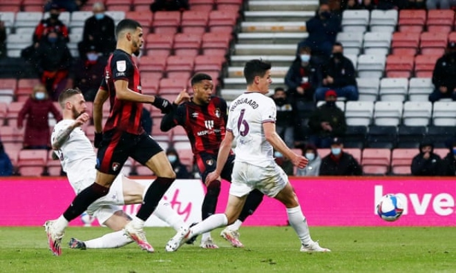 Bournemouth đánh bại Brentford ở bán kết lượt đi&nbsp;play-off tranh vé lên chơi Ngoại hạng Anh