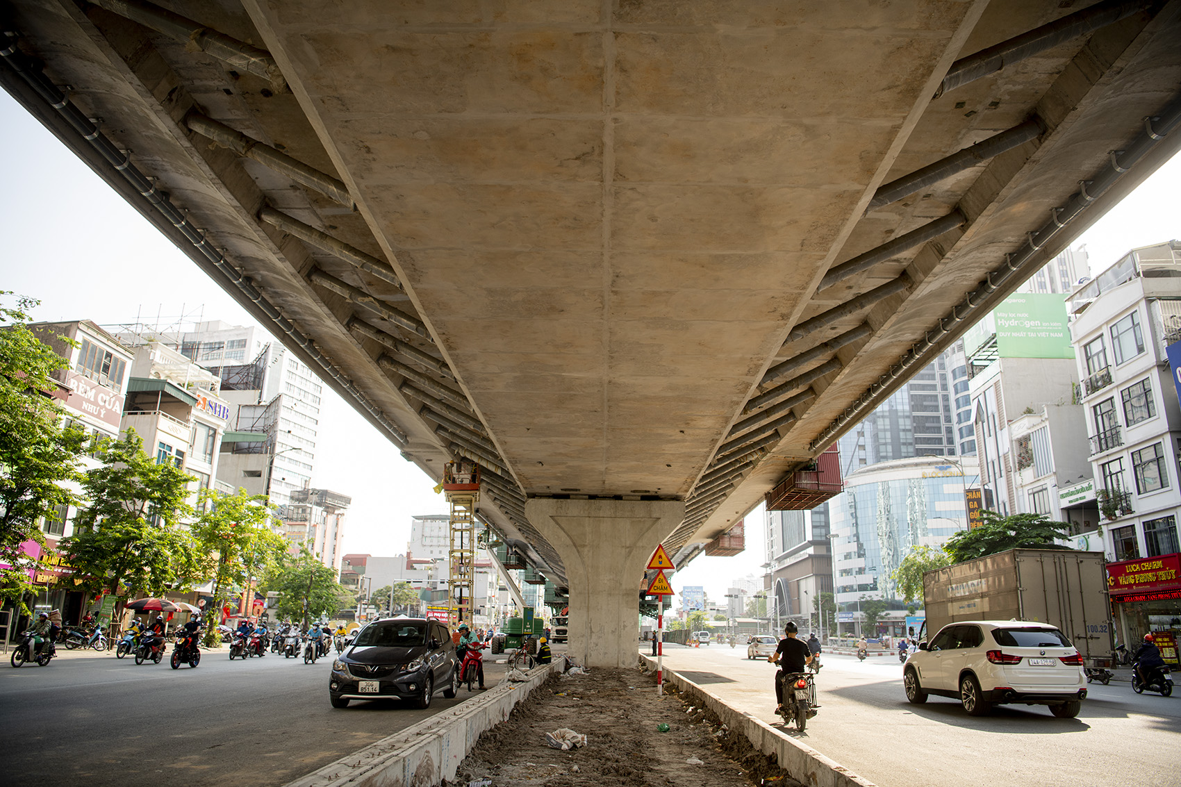 Dự án xây dựng đường Vành đai 2, đoạn cầu Vĩnh Tuy - Ngã Tư Sở (Hà Nội) được khởi công tháng 4/2018 bao gồm tuyến đường bộ trên cao và mở rộng dưới thấp.