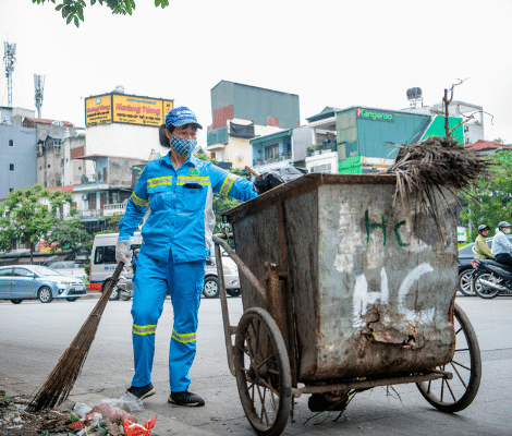 Tổ quét rác “đặc biệt, có một không hai” ở Hà Nội - 17