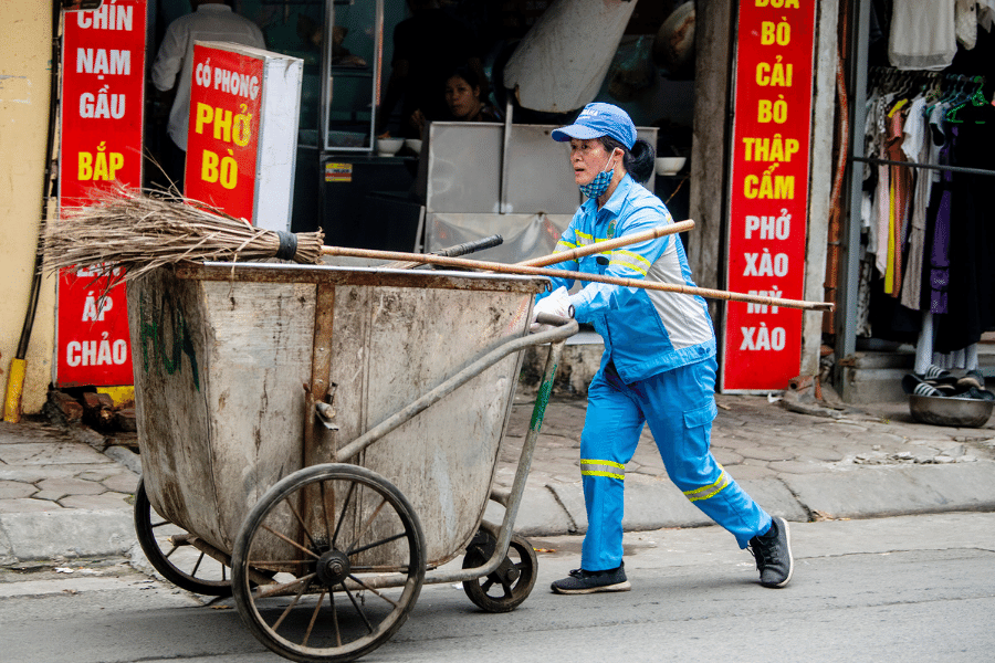 Tổ quét rác “đặc biệt, có một không hai” ở Hà Nội - 7