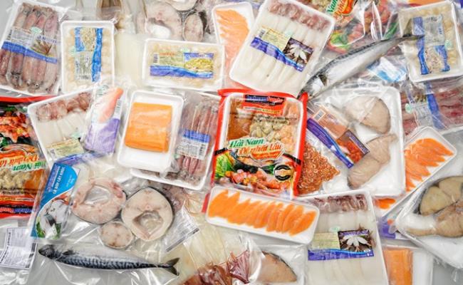 Các loại hải sản thường có giá khá đắt đỏ, do đó khi thấy hải sản đông lạnh giảm giá, nhiều khách hàng rất hào hứng mua về thưởng thức. 
