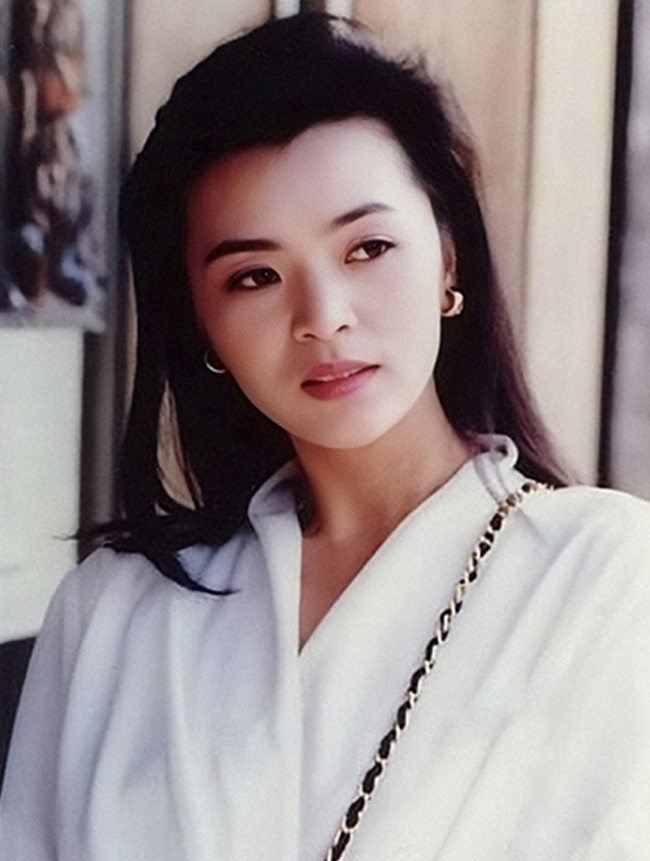 Đường tình duyên về sau của nữ diễn viên cũng không suôn sẻ, cô kết hôn với Trần Việt Võ nhưng cũng chỉ được vài năm rồi ly dị. 
