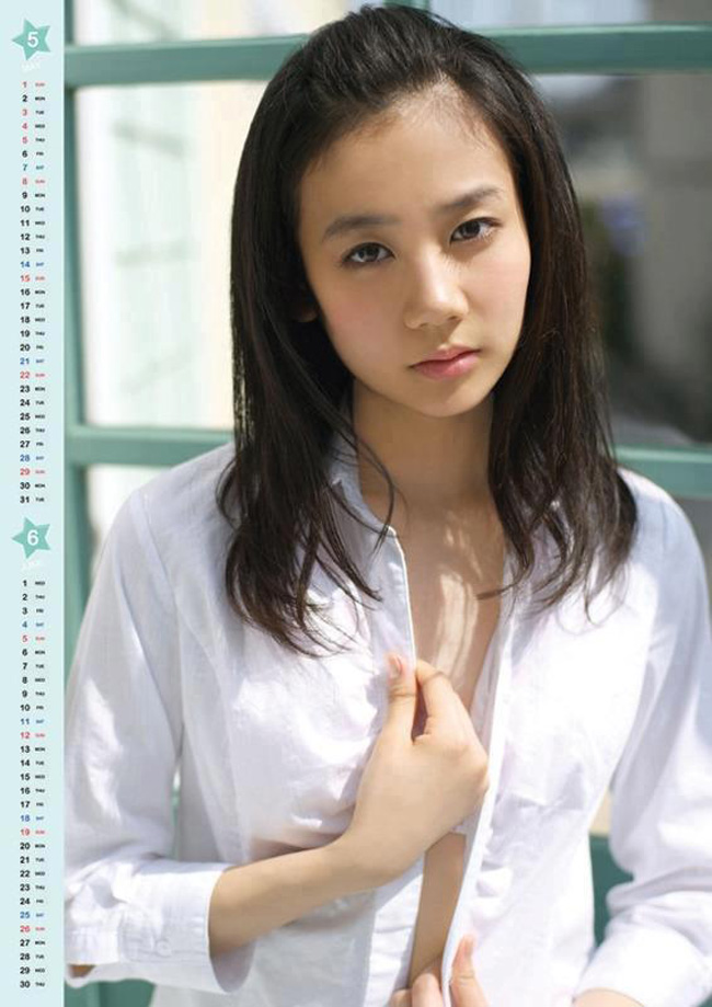 Là một nữ diễn viên trẻ đầy tài năng ở Nhật, Fumika Shimizu hứa hẹn sẽ có một tương lai tươi sáng tại nền điện ảnh xứ hoa anh đào. 
