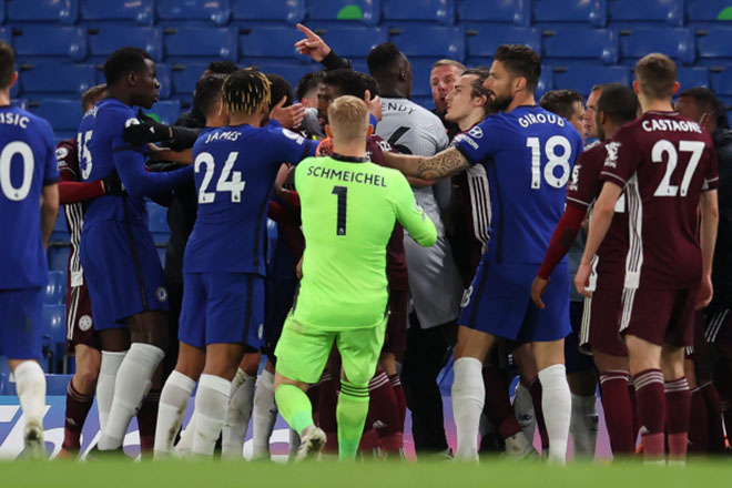 Vụ loạn đả, xô xát giữa cầu thủ Chelsea và Leicester