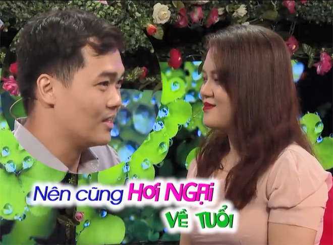 Trước khi bấm nút, Anh Huy thẳng thắn nói với bạn gái rằng “Nhìn bạn rất xinh, có học cao, có nghề nghiệp ổn định nhưng mình thích mẫu người bằng tuổi hoặc nhỏ hơn mình một xíu nên mình cũng hơi ngại về tuổi” khiến cô gái ghép đôi có chút buồn.