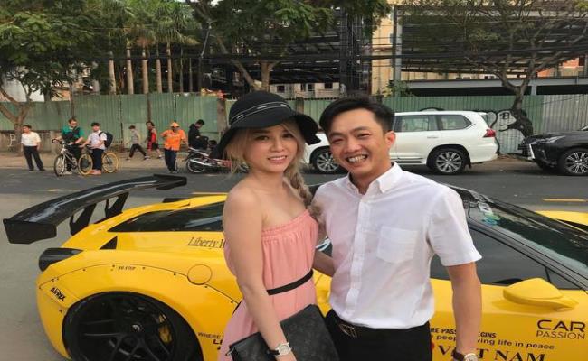 Nguyễn Thanh Thúy - nữ đại gia chủ quán bar ở Quận 1 TP.HCM bắt đầu nổi tiếng trong cộng đồng chơi siêu xe từ sau hành trình Car & Passion 2018.
