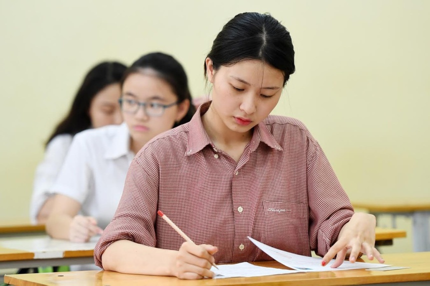 Năm nay,&nbsp;hơn 10.800 học sinh được miễn thi ngoại ngữ tại Hà Nội. Ảnh minh hoạ.