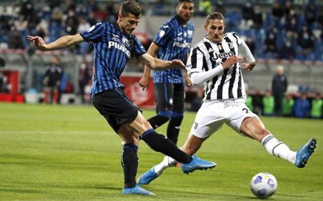 Juventus thoát penalty khi Adrien Rabiot phạm lỗi với Matteo Pessina (Atalanta) trong vòng cấm của họ phút 13