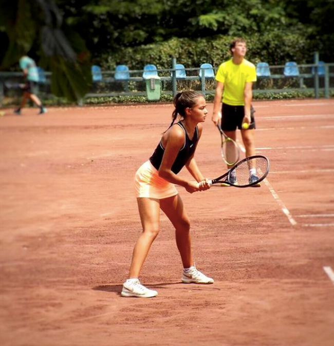 Sofia Sokhetskaya vừa bước sang tuổi 19, được coi là một trong những tay vợt tiềm năng của làng quần vợt Kazakhstan.
