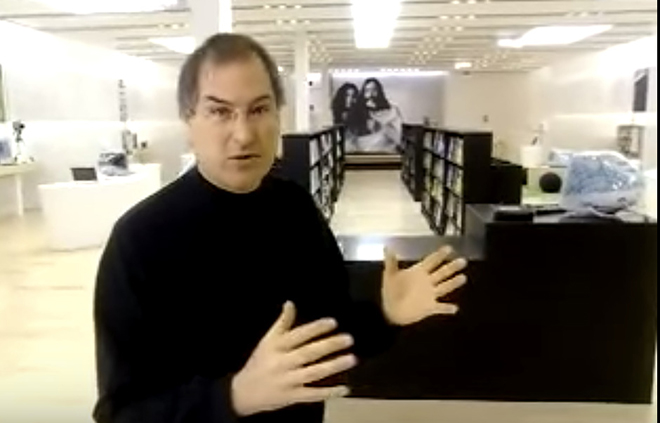 Steve Jobs tại cửa hàng Apple Store đầu tiên.