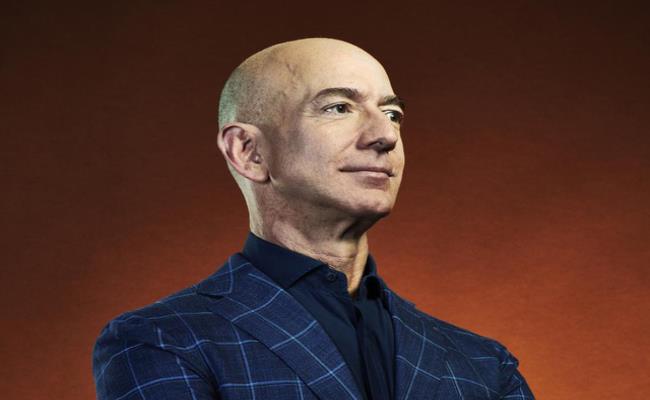 Là người sáng lập của trang TMĐT Amazon đình đám, Jeff Bezos hiện đang sở hữu tổng tài sản lên tới 188,4 tỷ USD. 
