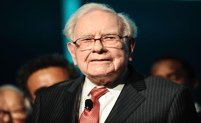 Là tỷ phú giàu thứ 6 thế giới với tổng tài sản ước tính khoảng 109,2 tỷ USD (theo Forbes), Warren Buffett thừa sức sở hữu những chiếc xế hộp sang trọng bậc nhất. 
