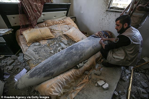 Quả tên lửa chưa phát nổ tại một căn nhà ở Dải Gaza.