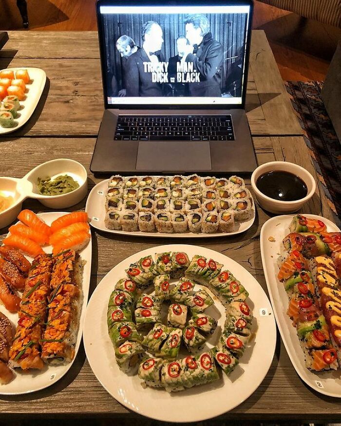 Sushi là món ăn mà The Rock cực kỳ yêu thích, có thể ăn nhiều lần trong ngày.