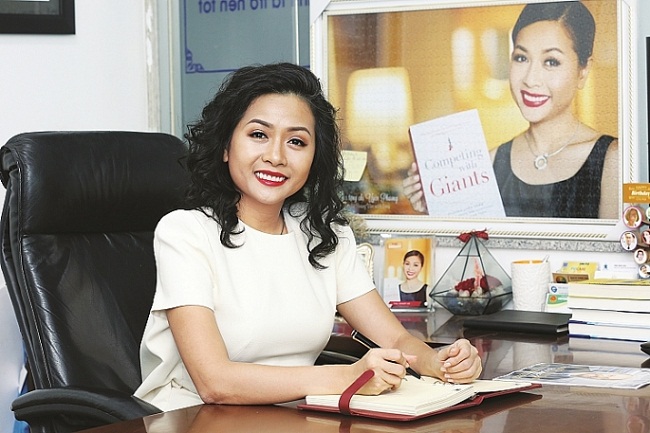 Bà Trần Uyên Phương muốn "cắt lỗ" khoản đầu tư cổ phiếu của mình? - Ảnh THP