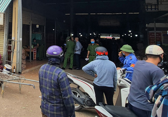 Chợ đầu mối Đông Hương nơi xảy ra vụ án mạng.