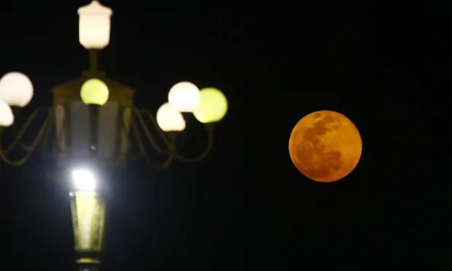 Một lần siêu trăng ở Trung Quốc. (Ảnh:&nbsp;VCG/Getty)