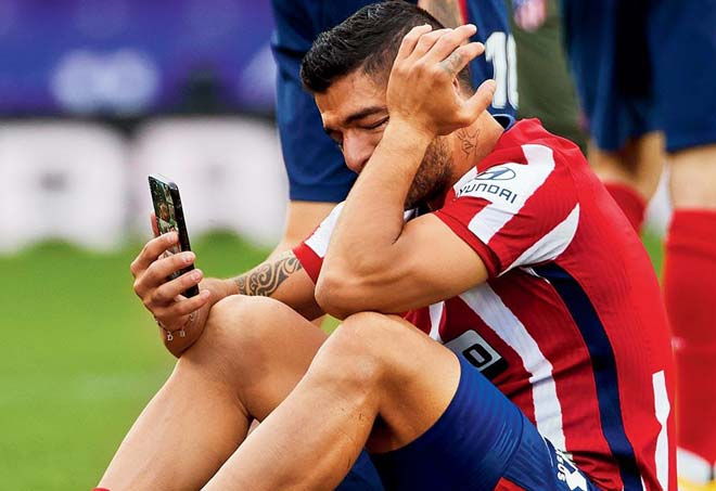 Suarez khóc sau trận đấu với Valladolid