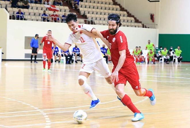 Futsal Việt Nam (áo trắng) xuất sắc giành vé sau khi vượt qua Lebanon (Ảnh: VFF)