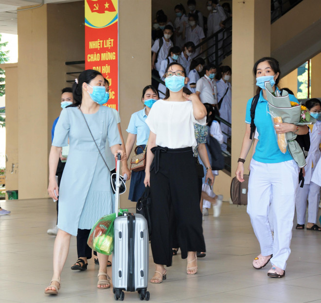 Gần trăm giảng viên, sinh viên Đại học Y dược Hải Phòng lên đường chi viện cho Bắc Giang chống dịch COVID-19 - 2