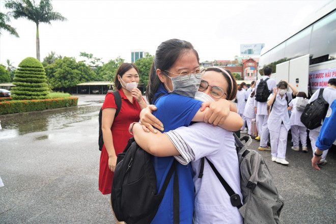 Gần trăm giảng viên, sinh viên Đại học Y dược Hải Phòng lên đường chi viện cho Bắc Giang chống dịch COVID-19 - 7