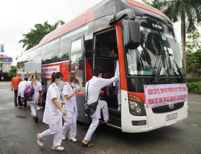 Gần trăm giảng viên, sinh viên Đại học Y dược Hải Phòng lên đường chi viện cho Bắc Giang chống dịch COVID-19 - 10