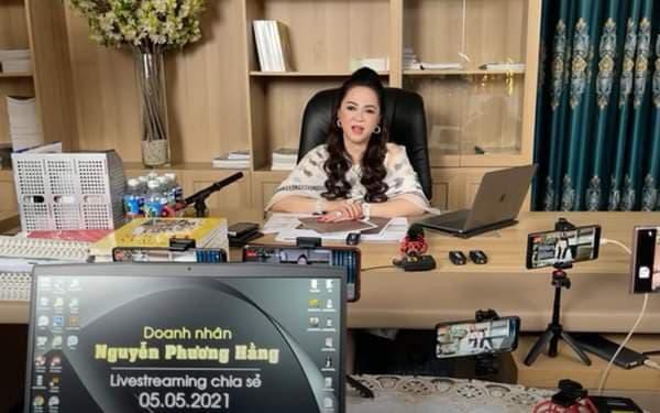 Hé lộ hình ảnh ê-kíp hùng hậu đứng sau livestream của &#34;hiện tượng mạng&#34; CEO Phương Hằng - 4