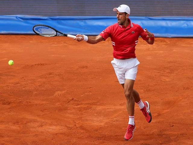 Djokovic vừa đánh vừa "dạo chơi" trước Coria