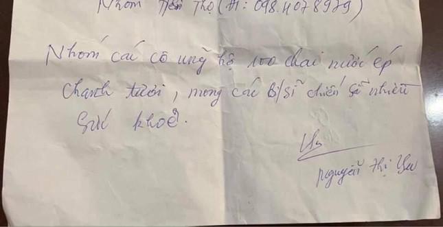 Những lời nhắn nhủ của người dân gửi vào là động lực giúp các y bác sĩ, tình nguyện viên vượt qua mọi mệt mỏi sau một ngày dài làm việc vất vả. (Ảnh: NVCC)