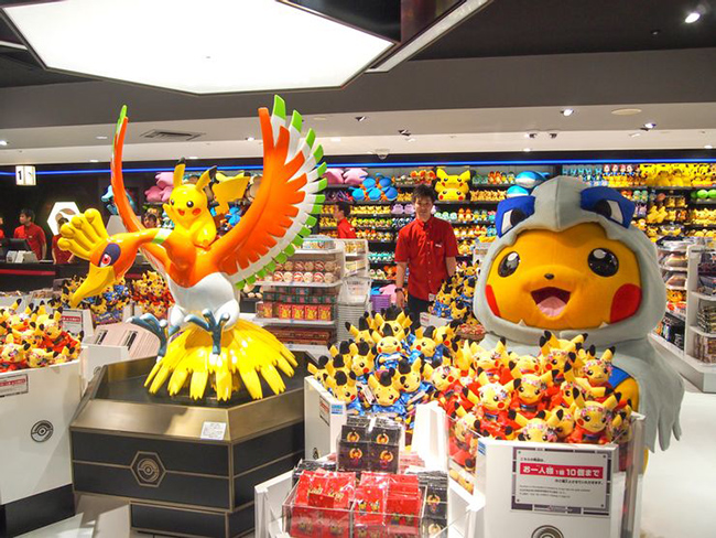 Trung tâm Pokémon: Có nhiều cửa hàng trên khắp Nhật Bản chuyên bán các món quà Pokémon độc quyền. Bạn sẽ tìm thấy những thứ mà bạn không thể có được ở bất kỳ nơi nào khác trên thế giới.
