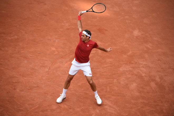 Federer luyện tập trên sân chính Philippe Chatrier chuẩn bị tái xuất ở Roland Garros&nbsp;