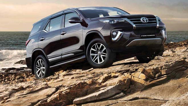 Toyota Fortuner thế hệ mới sẽ có cửa sổ trời và nhiều công nghệ hiện đại - 1