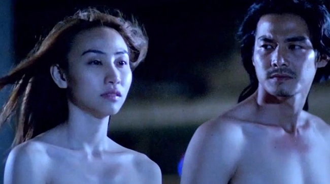 Bộ phim có cảnh nóng tạo nhất của Ngân Khánh phải kể đến Bước khẽ đến hạnh phúc đóng cùng Quách Ngọc Ngoan.
