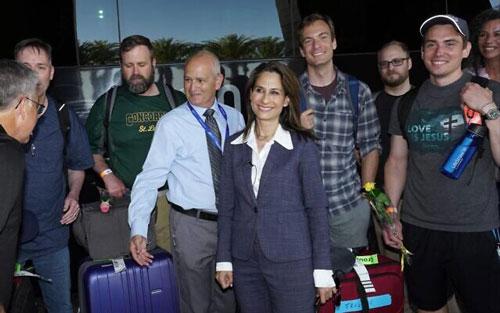 Bộ trưởng Du lịch Orit Farkash-Hacohen đón nhóm du khách đến từ Mỹ hôm 27-5 tại sân bay Ben Gurion Ảnh: TIMES OF ISRAEL