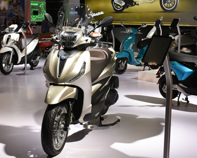 2021 Piaggio Beverly 400.