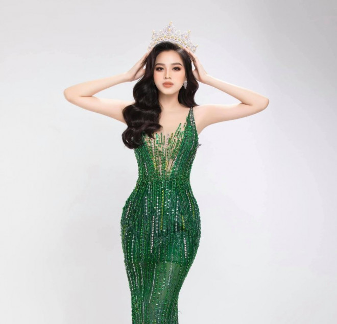 Hoa hậu Đỗ Thị Hà khoe thân hình đồng hồ cát, thần thái chuẩn &#34;beauty queen&#34; - 2