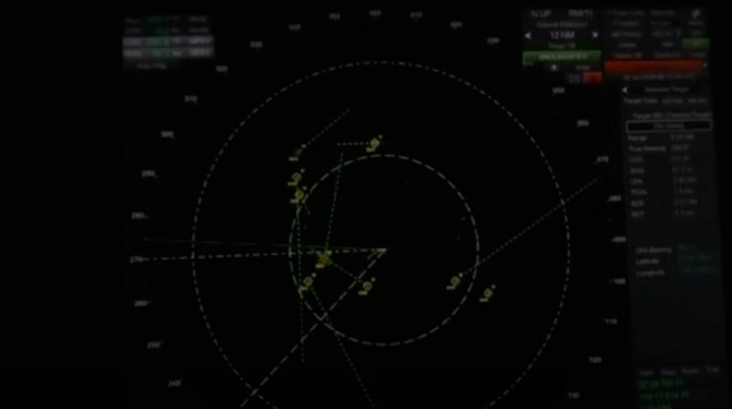 Hình ảnh trích từ đọan clip cho thấy nhiều vật thể bay không xác định được radar quân sự trên tàu USS Omaha ghi lại vào tháng 7-2019. Ảnh: RT