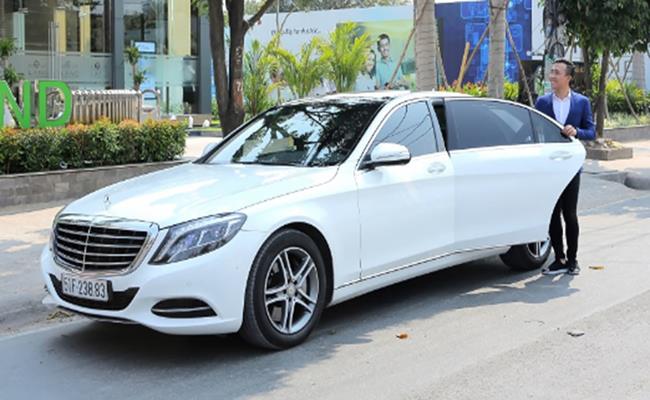 Nam MC sở hữu 1 chiếc Mercedes-Benz S400L từ năm 2015.
