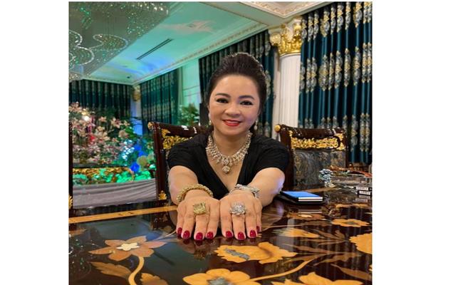 Thực chất, không chỉ riêng bà Phương Hằng mà nhiều nữ đại gia Việt đình đám khác cũng có sở thích đặc biệt với kim cương “hạt mít”. 
