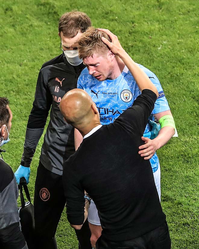 Sau khi biết mình không thể tiếp tục thi đấu, De Bruyne đã bật khóc