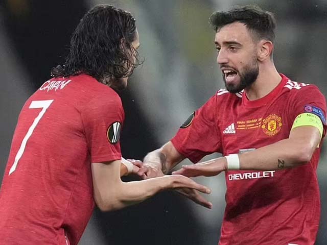 Cavani và Fernandes nằm trong 6 cầu thủ MU được Europa League vinh danh