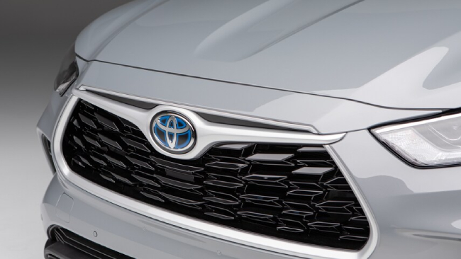 Các đường nét trên 2022 Toyota Highlander Bronze Edition đậm chất thể thao.
