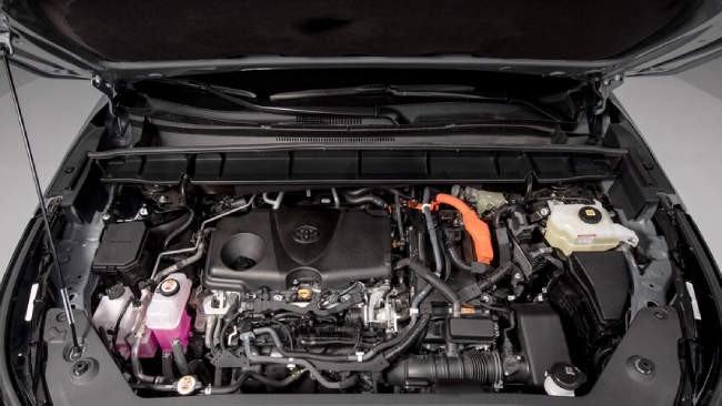 2022 Toyota Highlander Bronze Edition được trang bị động cơ 4 xi lanh, dung tích 2,5 lít, kết hợp với 2 mô-tơ điện có khả năng cho công suất tối đa 240 mã lực. Đi kèm với đó là hệ dẫn động toàn bánh (AWD). Tiêu thụ nhiên liệu ở ngưỡng 6,5 lít/100 km.
