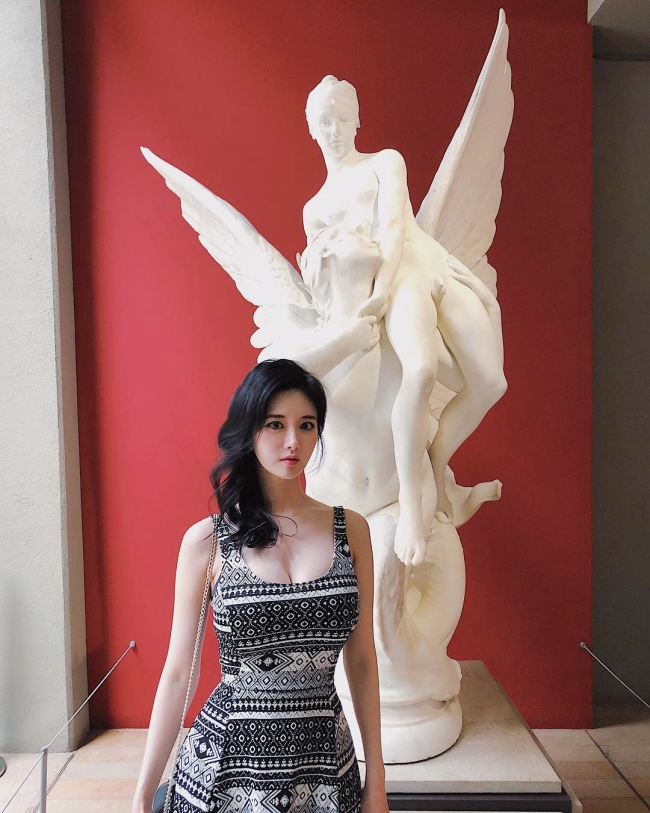Yuki Han thường xuyên lui tới các viện bảo tàng để ngắm nhìn các tác phẩm nghệ thuật.

