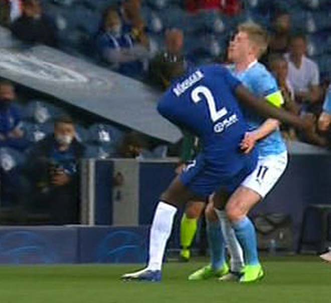 Pha va chạm giữa Rudiger và De Bruyne