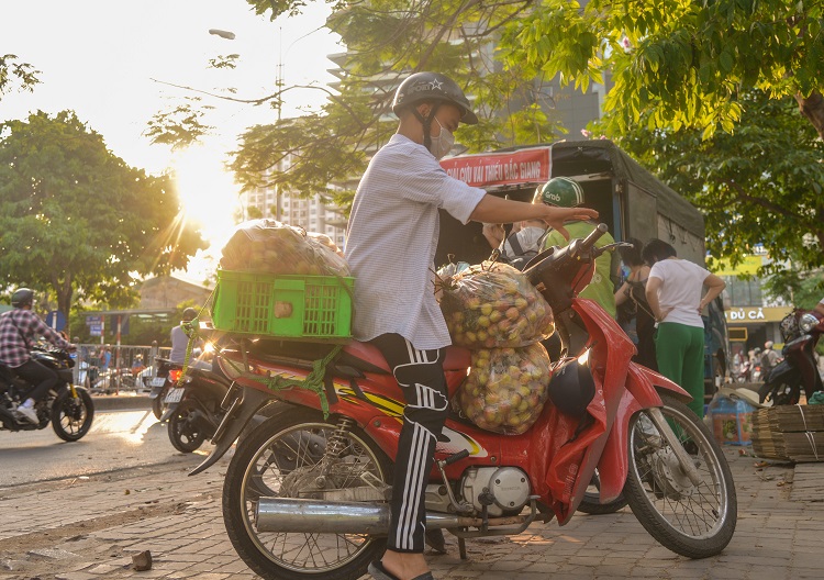 Thời tiết&nbsp;năm nay từ lúc vải thiều đơm hoa, kết trái cho đến khi chăm sóc nên dự kiến vải thiều Bắc Giang đạt chất lượng tốt nhất từ trước đến nay, chúng tôi tự tin đưa ra thị trường quả vải thơm ngon nhất, đảm bảo an toàn vệ sinh thực phẩm cũng như an toàn trước dịch Covid-19.