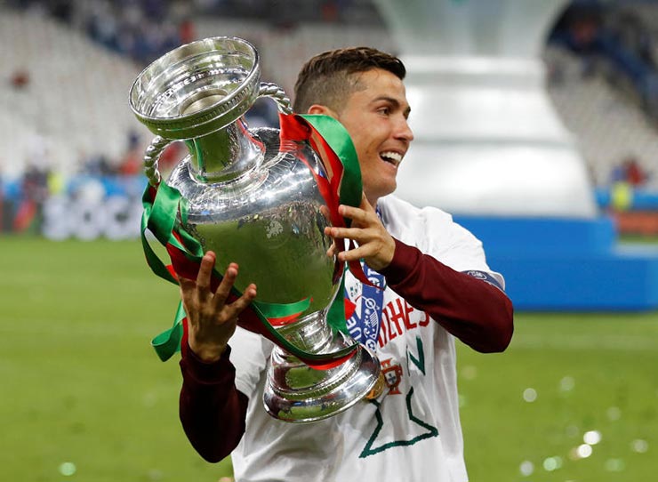 Cristiano Ronaldo ghi 3 bàn tại EURO 2016