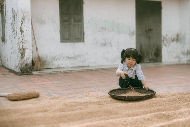 Bộ ảnh Em bé Thái Bình gợi nhớ kỷ niệm tuổi thơ gây &#34;bão mạng&#34; - 7