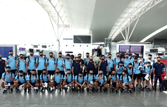 Đội tuyển Việt Nam đã lên đường sang UAE vào chiều 26/5. (Ảnh: Anh Khoa)