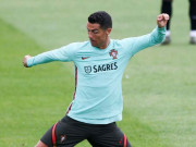 Bóng đá - Hé lộ Ronaldo luyện cơ chân cực dị, kinh doanh &quot;nghề tay trái&quot; hái ra tiền